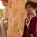 Haley Bennett (Roxanne) e Peter Dinklage (Cyrano) nel “Cyrano” di Joe Wright. ? Peter Mountain © 2021 Metro-Goldwyn-Mayer Pictures Inc. All Rights Reserved.