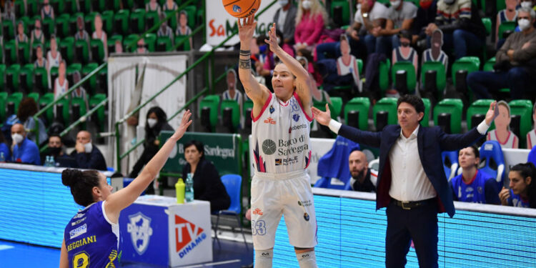 Maggie Lucas. ? Luigi Canu