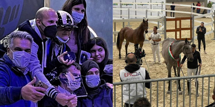 Festeggiamenti per la vittoria di Sofia Zara. Deboi (a destra)