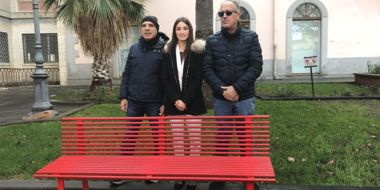 Progetto panchine rosse Conad a Oristano