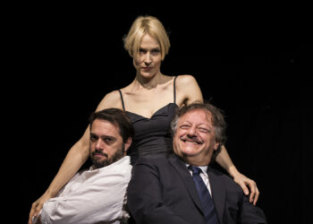 Gaia De Laurentiis, Gino Auriuso e Riccardo Bàrbera nello spettacolo “S/COPPIA d-istruzioni per l’uso”