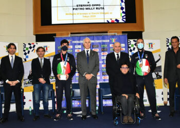 Da sx: l’Assessore allo Sport del Comune di Roma Alessandro Onorato, il Delegato allo Sport della Presidenza della Regione Lazio Roberto Tavani, Stefano Oppo, il Presidente del CONI Giovanni Malagò, il Presidente FIC, Giovanni Abbagnale, il Presidente del CIP, Luca Pancalli, Pietro Willy Ruta e il direttore generale di Sport e Salute Diego Nepi Molineris. ? Mimmo Perna, canottaggio.org