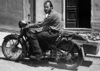 Andreas Fridolin Weis Bentzon sulla sua Nimbus a Cagliari (1958)