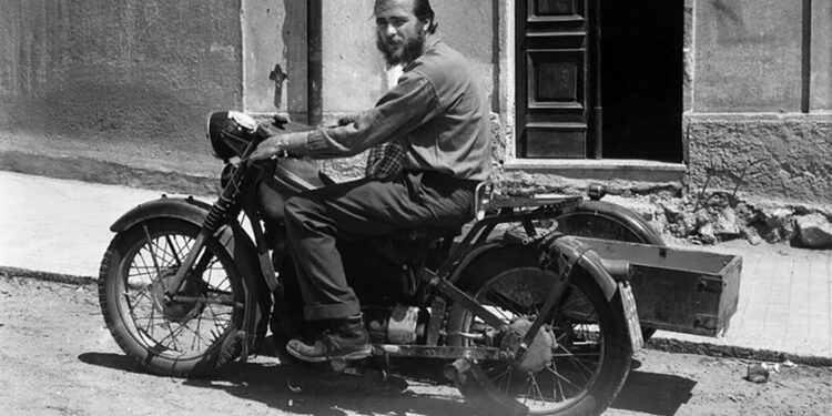 Andreas Fridolin Weis Bentzon sulla sua Nimbus a Cagliari (1958)