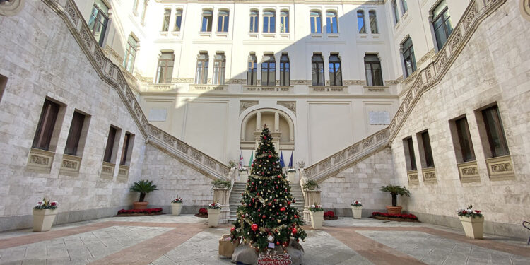Cagliari albero Natale Palazzo Civico