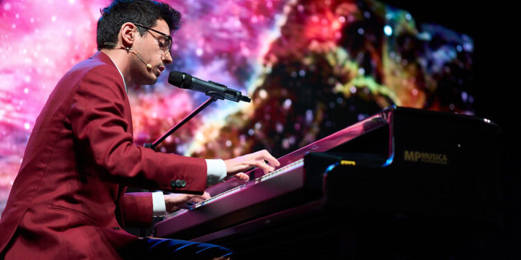 Valerio Lundini. ? Giovanni Aiello