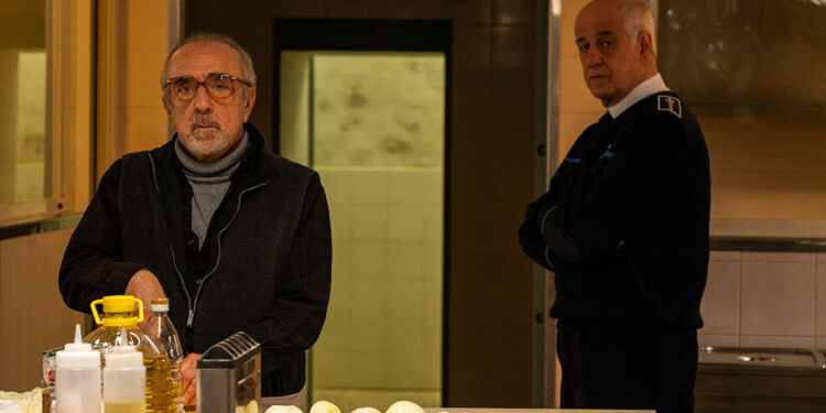 Silvio Orlando e Toni Servillo in “Ariaferma” di Leonardo Di Costanzo