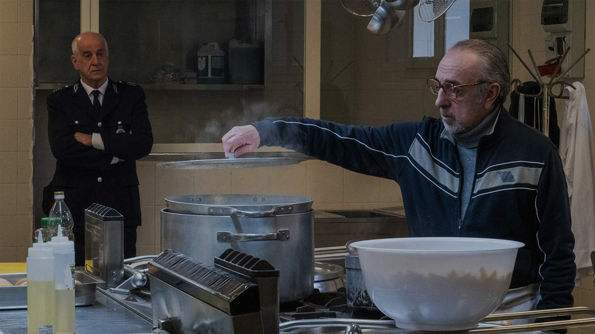 Toni Servillo e Silvio Orlando in “Ariaferma”, di Leonardo Di Costanzo 