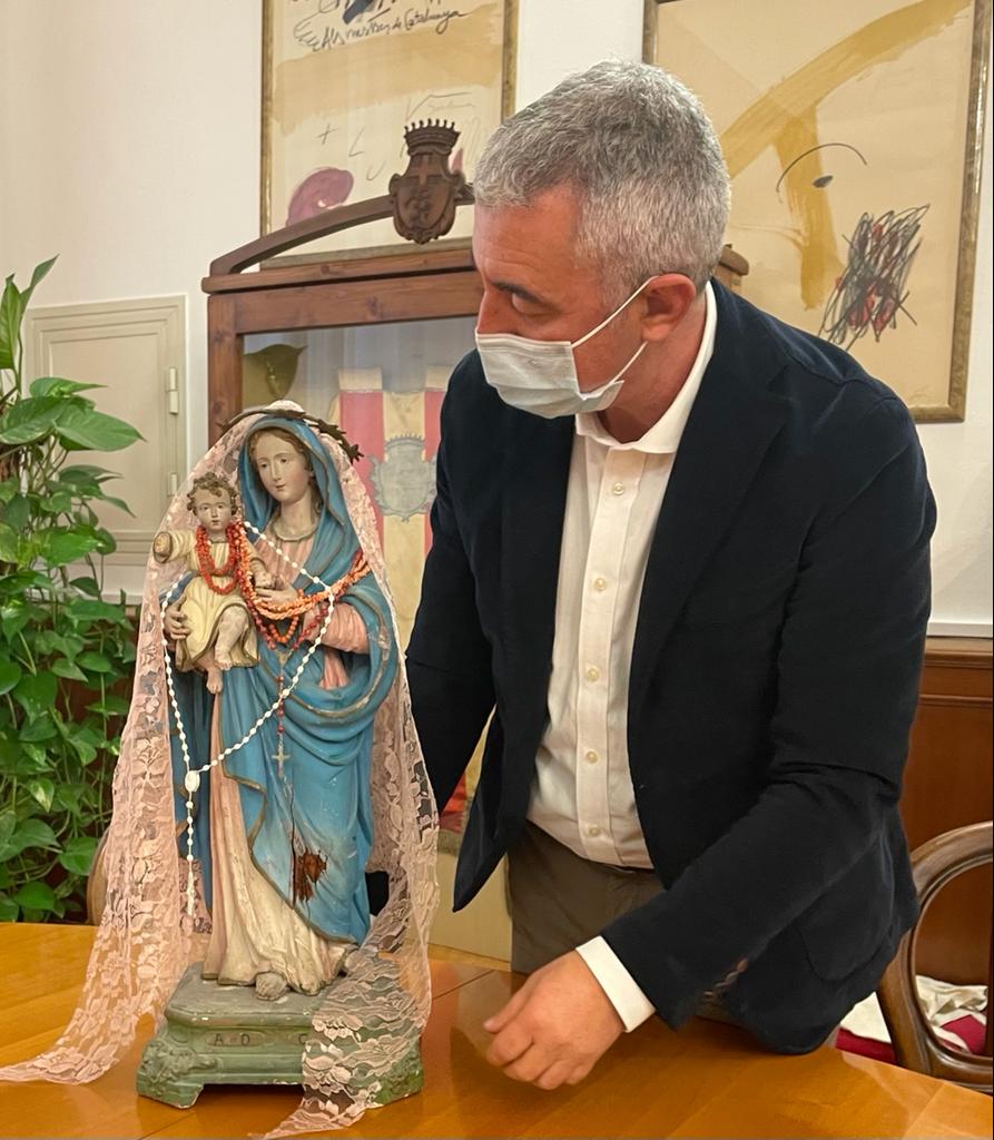 Il sindaco Conoci con la Madonna di Porto Salve