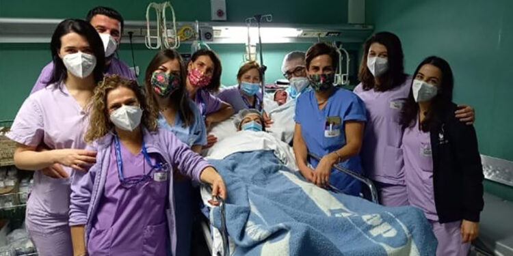Sassari, il primo nato del 2022 in sala con mamma ed equipe