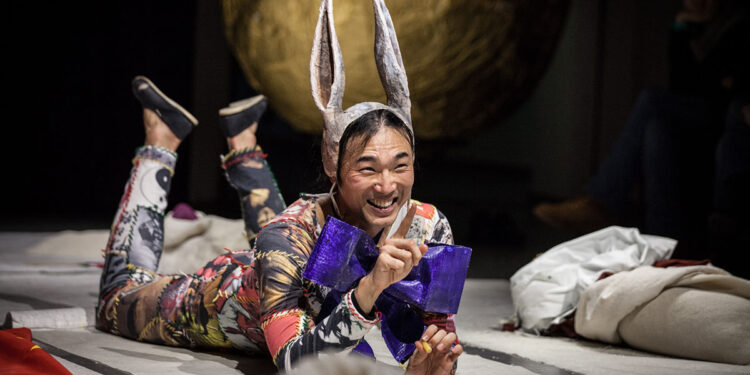 Shi Yang Shi in “Arle-Chino / Traduttore-Traditore di due padroni”. ? Ilaria Costanzo