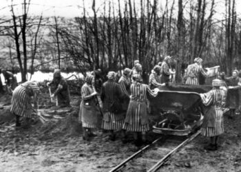 Donne internate al lavoro al Campo di concentramento di Ravensbruck