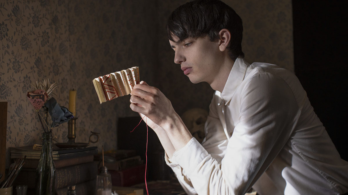 “Il potere del cane”: Kodi Smit-McPhee (Peter). Foto Kirsty Griffin|Netflix © 2021