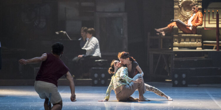 “La Nona (dal caos, il corpo)”. ? Serena Nicoletti