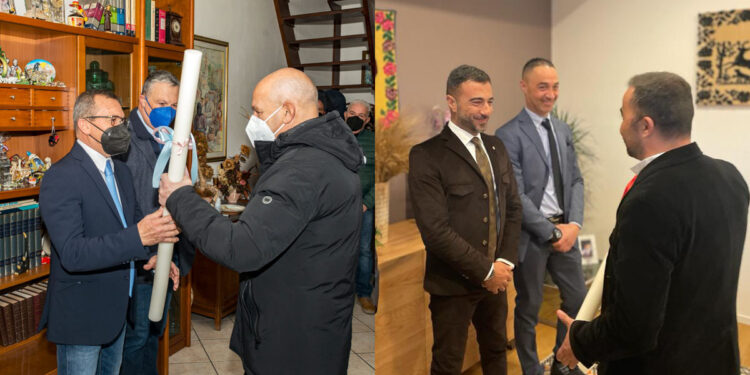 La consegna dei ceri ai Componidoris Livio Urru e Francesco Loi