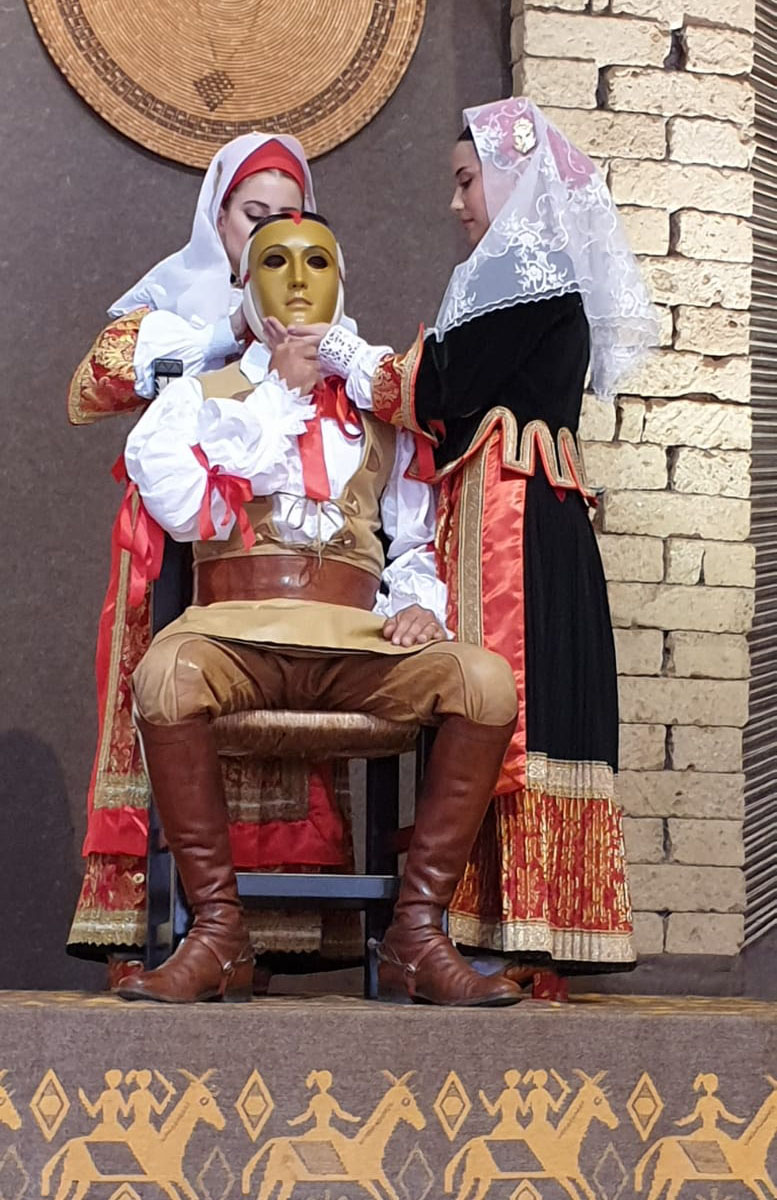 Sartiglia 2022: La vestizione di Francesco Loi