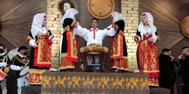 Sartiglia 2022: La vestizione di Francesco Loi