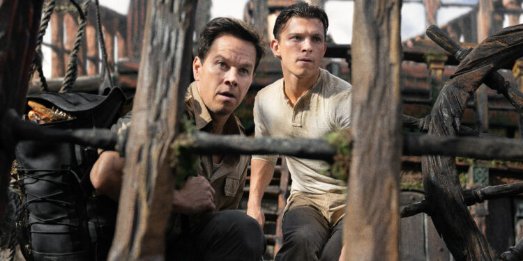 Tom Holland e Mark Wahlberg in “Uncharted”. 📷 Courtesy of Sony Pictures ©2022