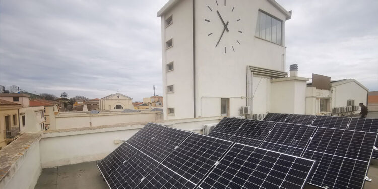 L’impianto fotovoltaico sul tetto del Municipio di Porto Torres