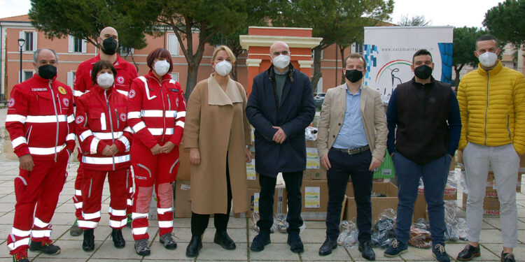 Cagliari, l'Associazione Calzolai Italiani dona 450 paia di scarpe