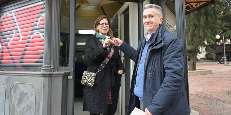 Consegna chiosco piazza Ingrao al Consolato d’Ucraina a Cagliari