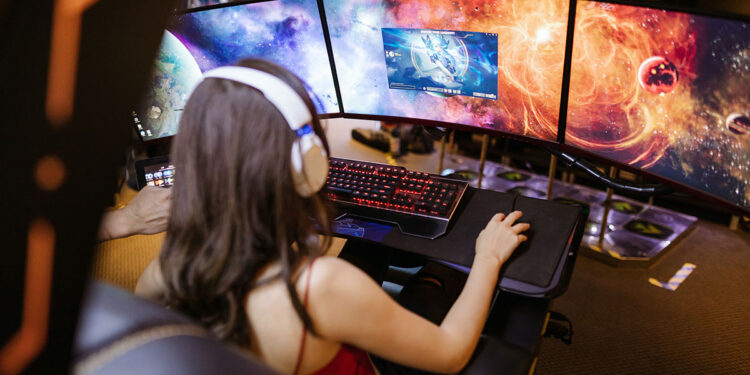 Gaming online. ? RODNAE Productions | Pexels