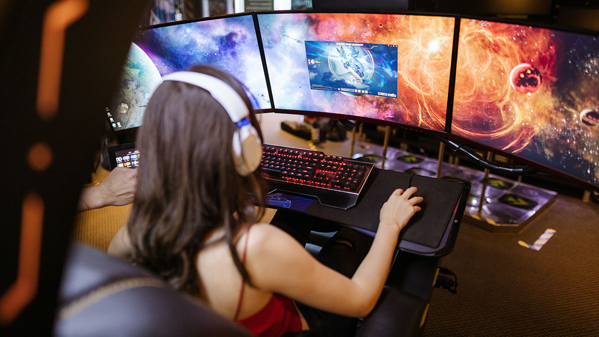 Gaming online. 📷 RODNAE Productions | Pexels