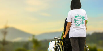 Assistenza sedia a rotelle. ? Pixabay | truthseeker08