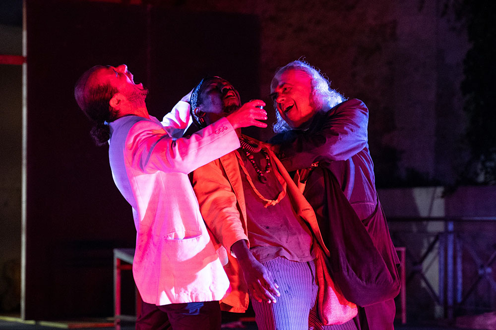 Compagnia Theatre en vol "Il Grande Spettacolo della Fine del Mondo"