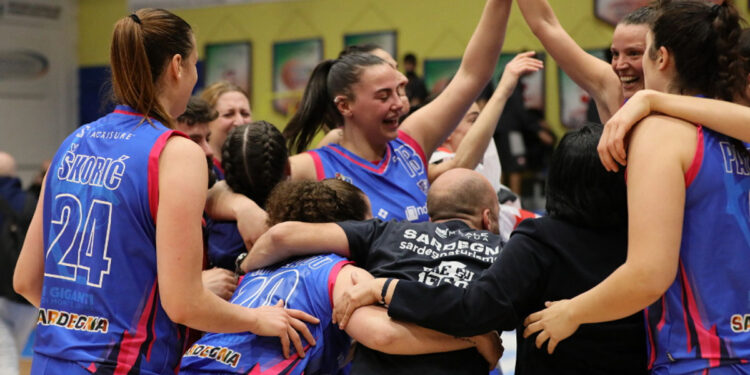 Le ragazze della Dinamo Women esultano