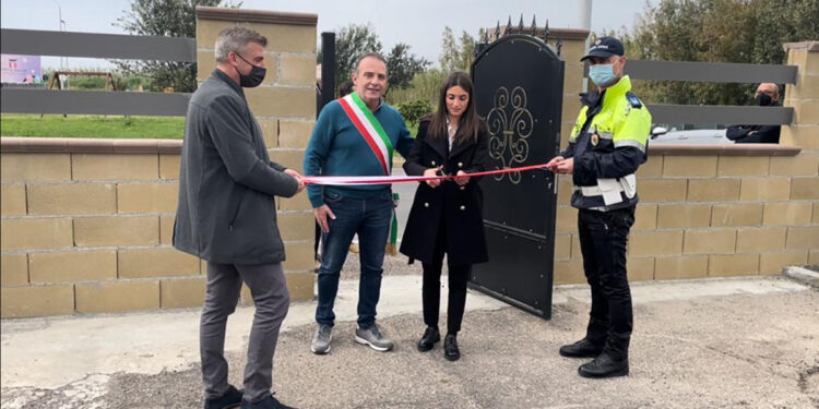 Oristano: il Sindaco Lutzu e l'Assessora Murru inaugurano le casette di via Brianza