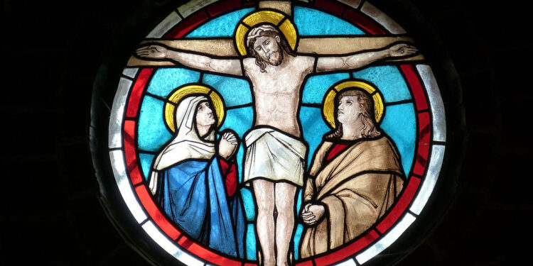 Vetro chiesa Crocifisso. ? Pixabay | Falco