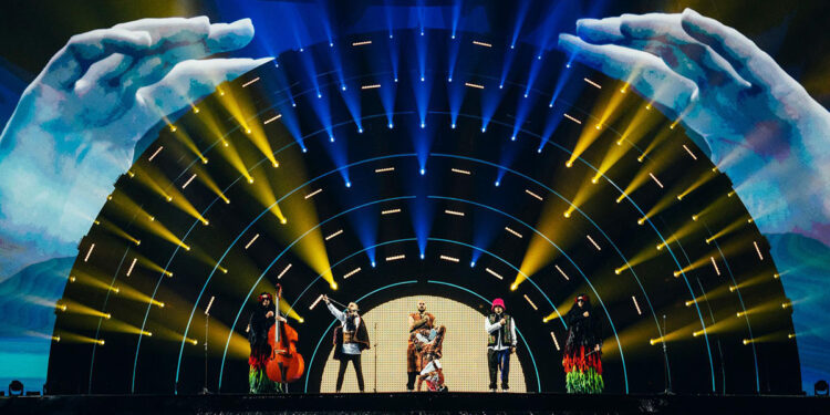 La Kalush Orchestra sul palco dell’Eurovision Song Contest. 📷 Sarah Louise Bennet