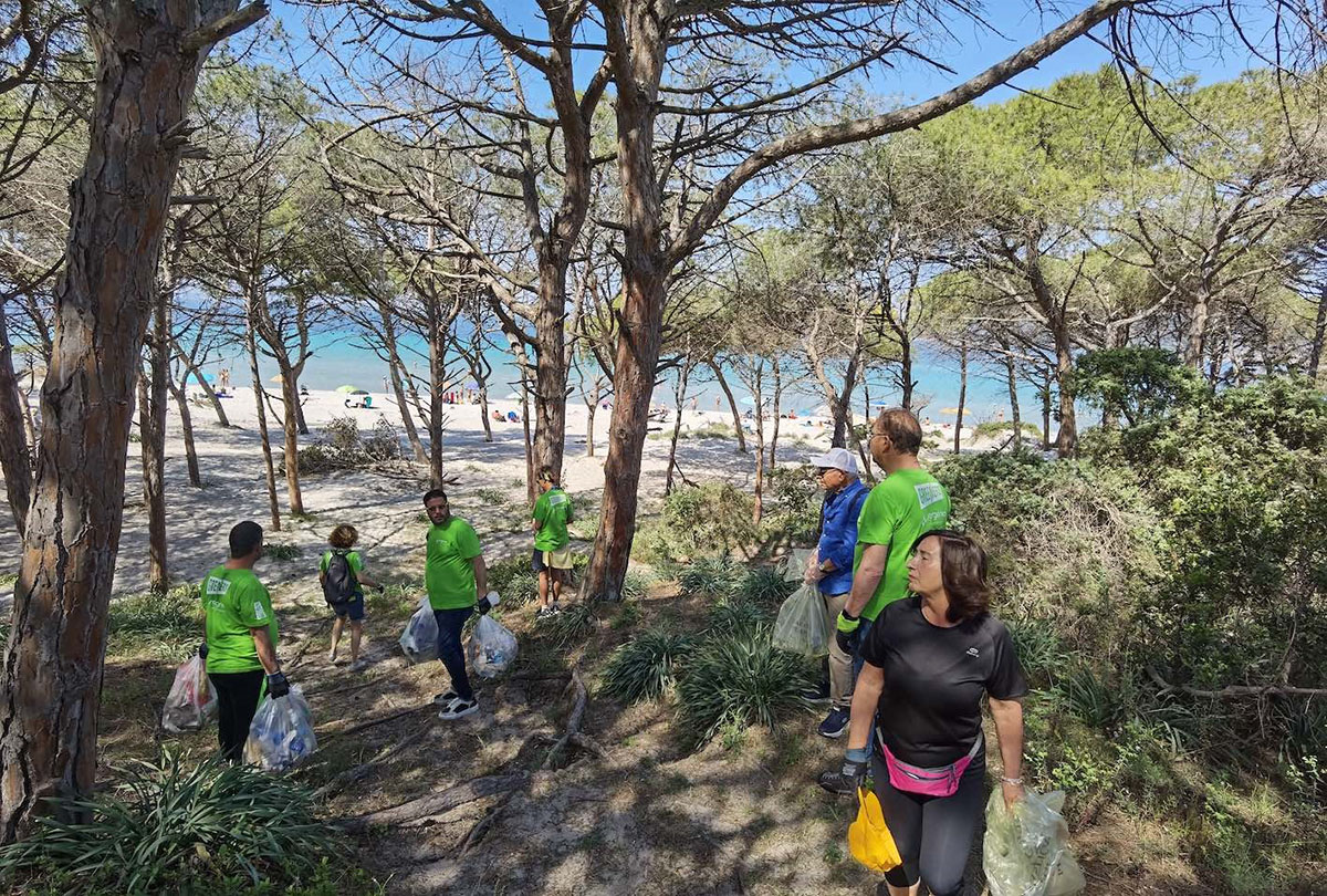 Alghero, pulizia spiaggia di Maria Pia