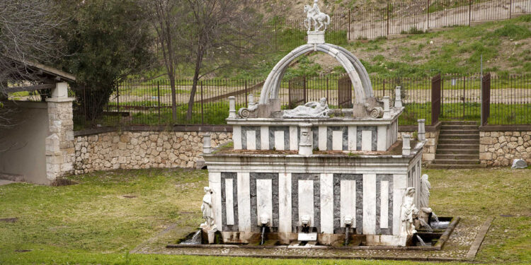Sassari, fontana di Rosello. ? Aspexi