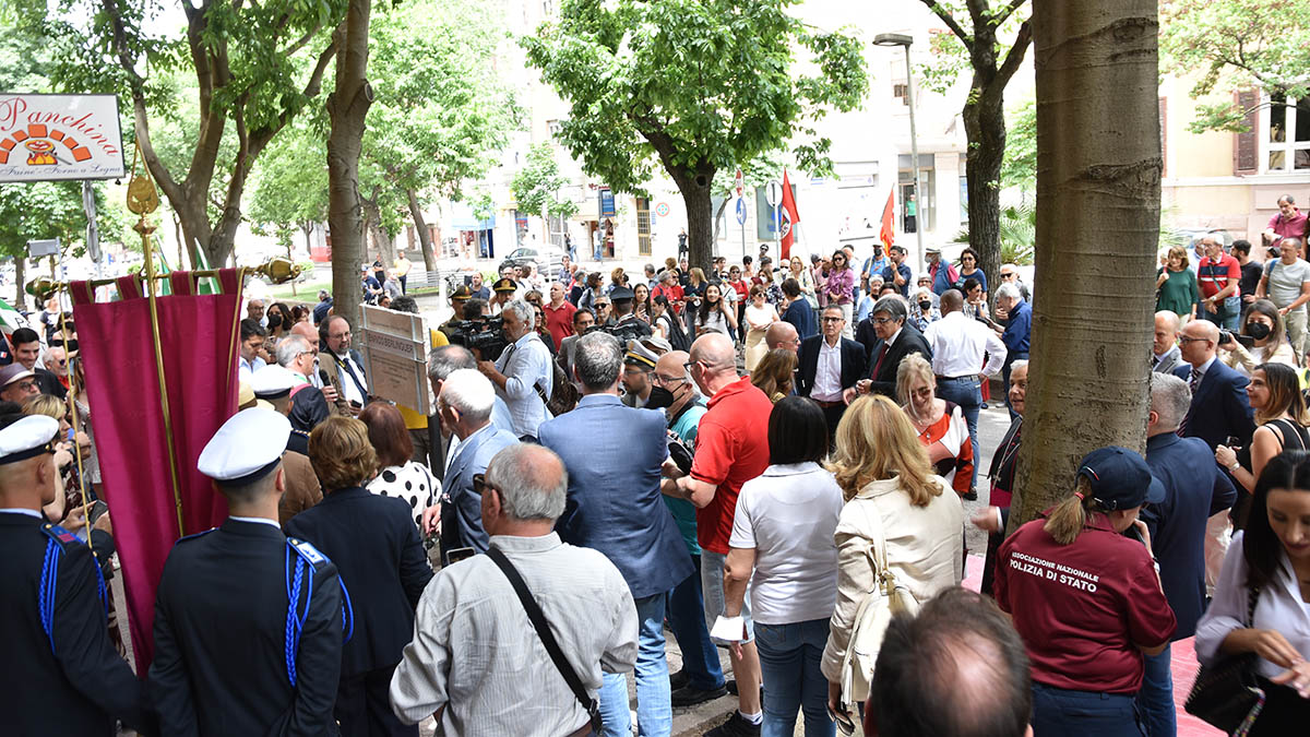 Sassari, inaugurazione della targa dedicata ad Enrico Berlinguer