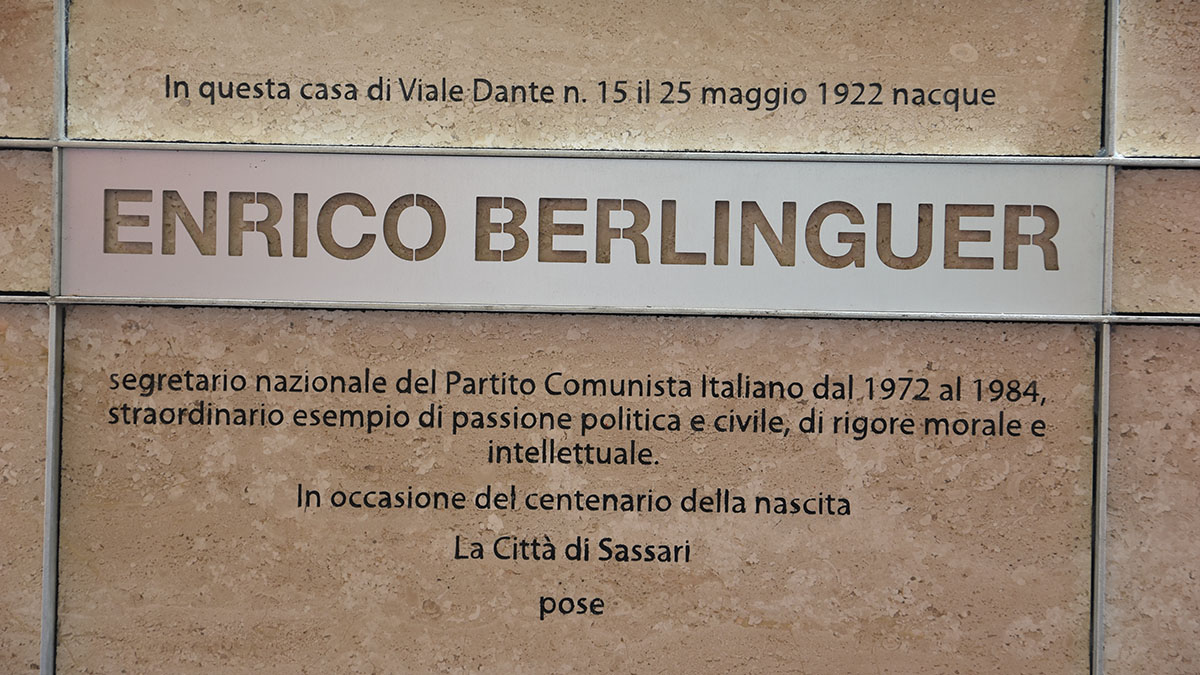 Sassari, inaugurazione della targa dedicata ad Enrico Berlinguer
