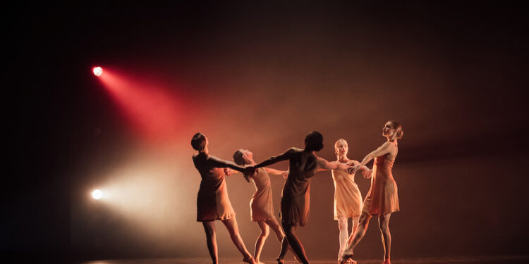 "La Danse & Bolero" della Koresh Dance Company. ? Contigo Photos and Films Smr
