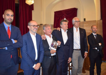 Paolo Truzzu, Edoardo Tocco e Giovanni Malagò con gli autori del libro