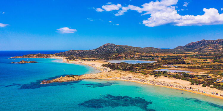 Veduta aerea della costa di Chia. ? Depositphotos