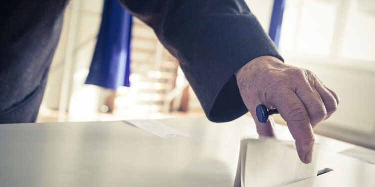 Voto urna. ? Depositphotos