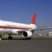 Un aereo sulla pista dell'Aeroporto Olbia Costa Smeralda. ? Depositphotos