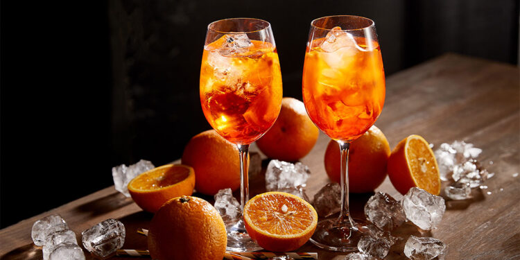 Aperol Spritz. ? Depositphotos
