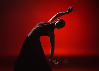 Ballerina di flamenco. ? Depositphotos