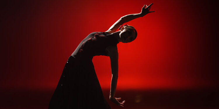 Ballerina di flamenco. ? Depositphotos
