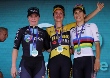Marianne Vos, Charlotte Kool, Elisa Balsamo. Giro d'Italia Donne 2022. 📷 Massimo Fulgenzi/PMG Sport/Sprint Cycling Agency ©2022