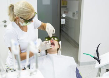 Laser a diodi dentali. ? Depositphotos