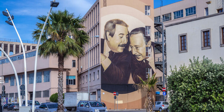 Murales di Giovanni Falcone e Paolo Borsellino a Palermo. ? Depositphotos
