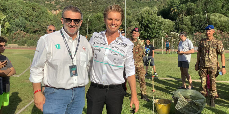 Nico Rosberg dona 5000 alberi alla Sardegna. 📷 Aci/Ac Sassari
