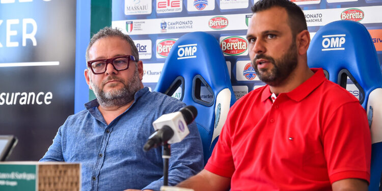 Raimond Sassari, da sinistra Marco Santandrea neovicepresidente rossoblù e Andrea Giordo direttore sportivo. ? Claudio Atzori